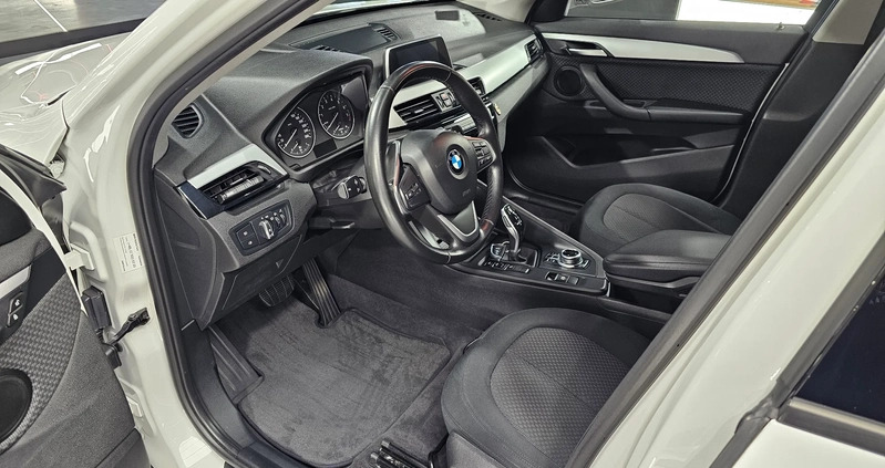 BMW X1 cena 83500 przebieg: 110000, rok produkcji 2017 z Warszawa małe 79